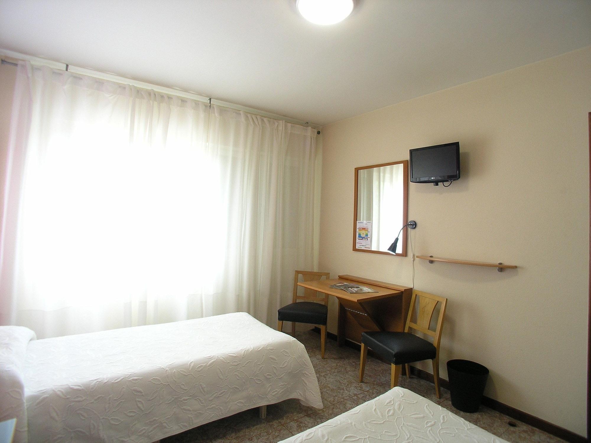 Hotel Iraipe Gorbea Auto Check-In Vitoria-Gasteiz Esterno foto
