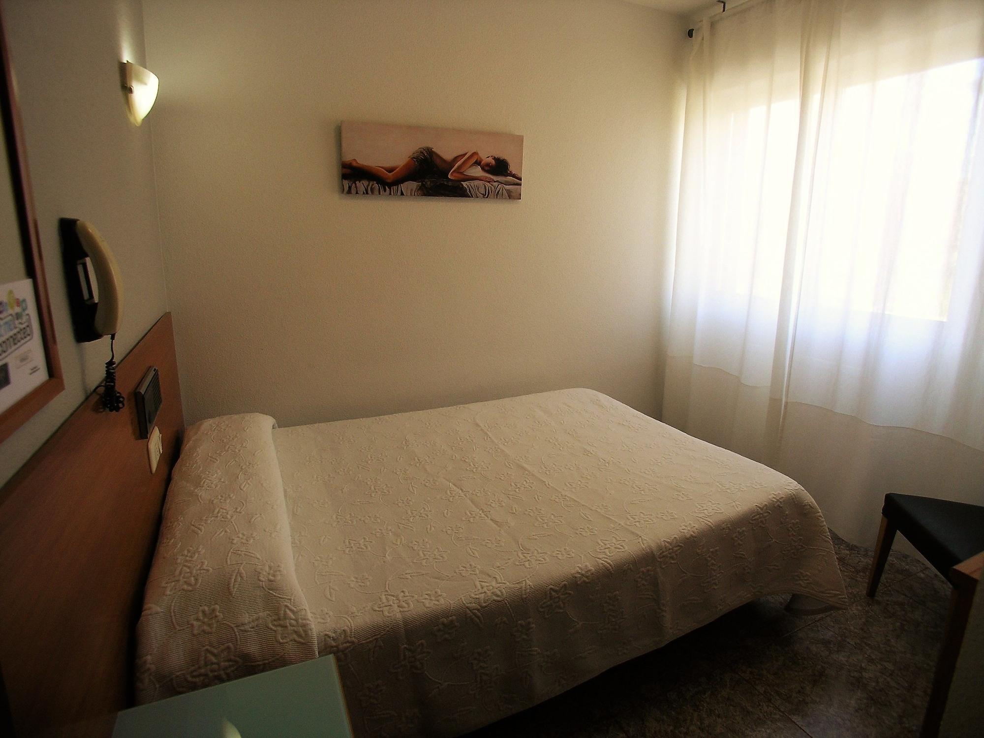 Hotel Iraipe Gorbea Auto Check-In Vitoria-Gasteiz Esterno foto