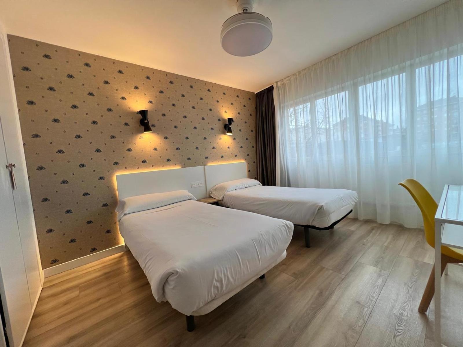 Hotel Iraipe Gorbea Auto Check-In Vitoria-Gasteiz Esterno foto