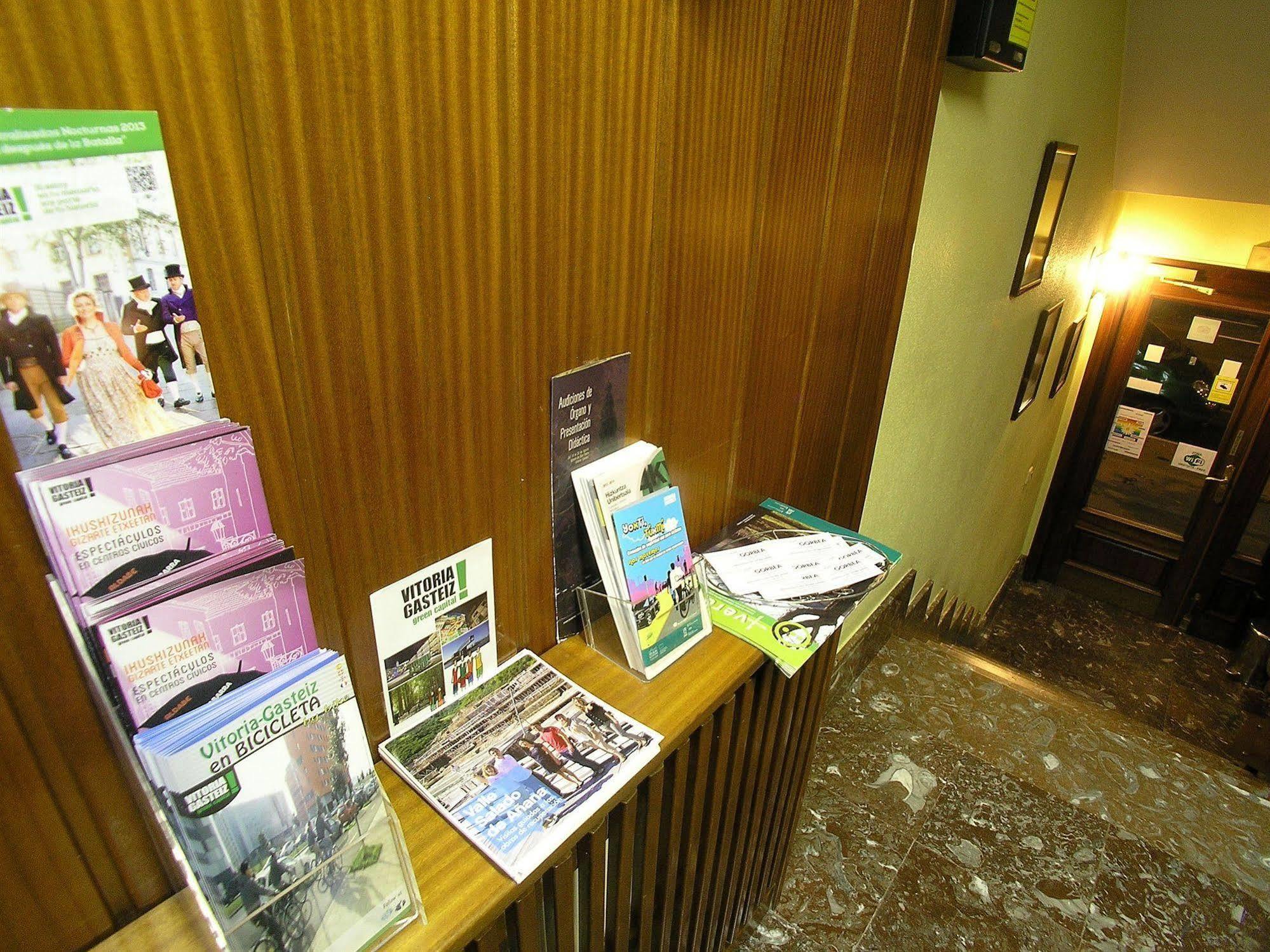 Hotel Iraipe Gorbea Auto Check-In Vitoria-Gasteiz Esterno foto